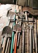 Лопаты, грабли, вилы и другие дачные инструменты